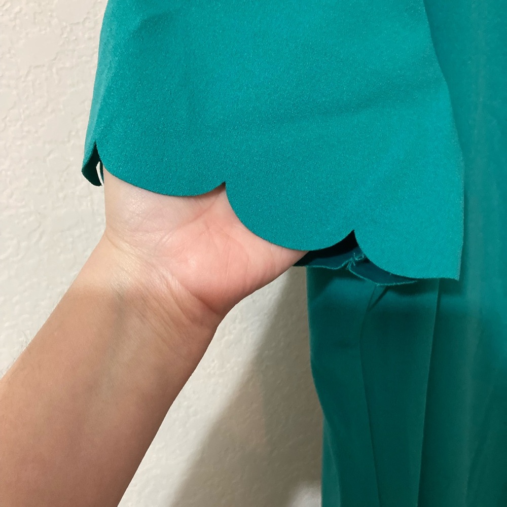 Women’s Teal Scallop Hem Short Sleeve Top - Picture 4 of 6